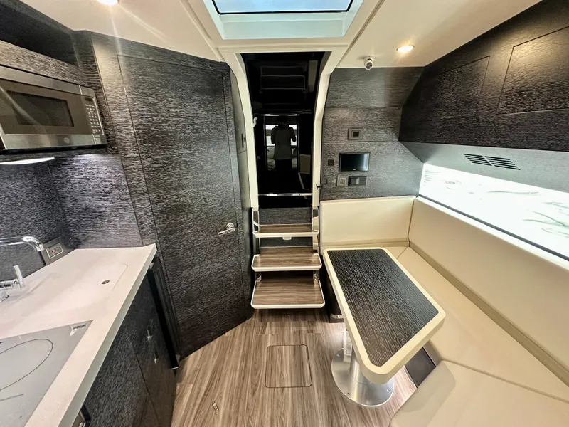 Slide: The Image of Scout 530 LXF 2024 - 25