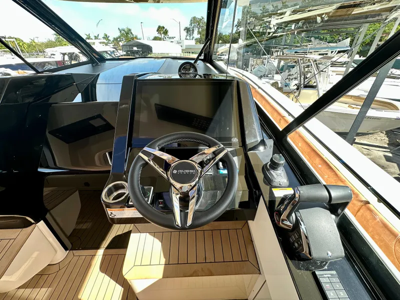 Slide: The Image of Scout 530 LXF 2024 - 7