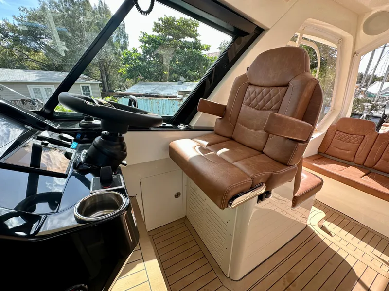 Slide: The Image of Scout 530 LXF 2024 - 8