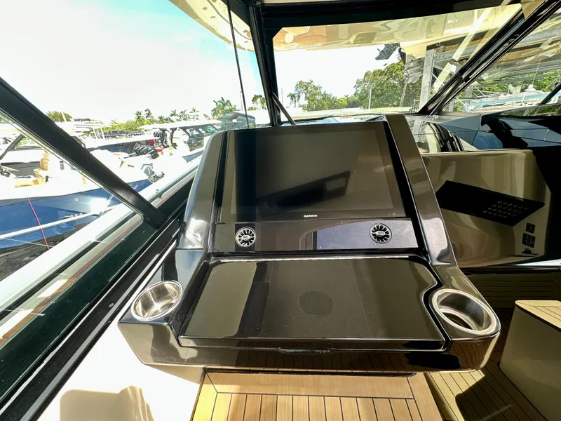 Slide: The Image of Scout 530 LXF 2024 - 9