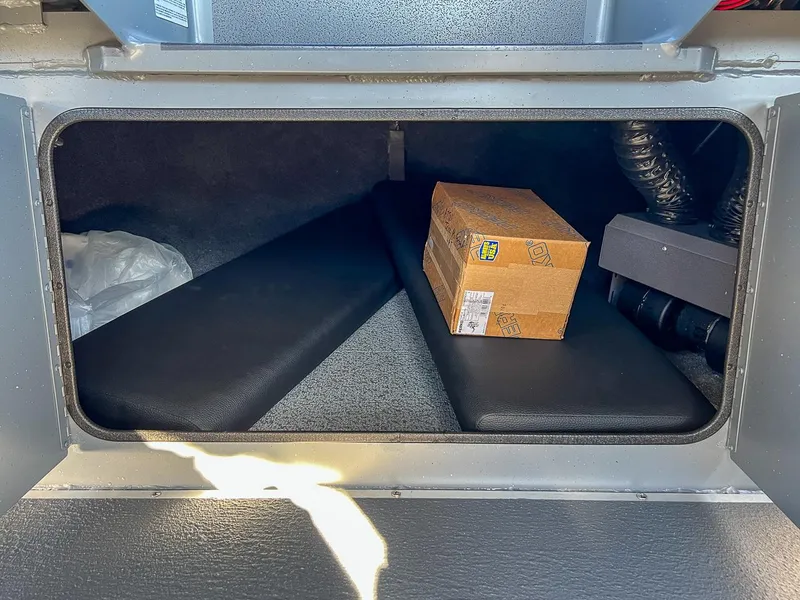 Slide: The Image of North River 24 Commander 2024 - 12