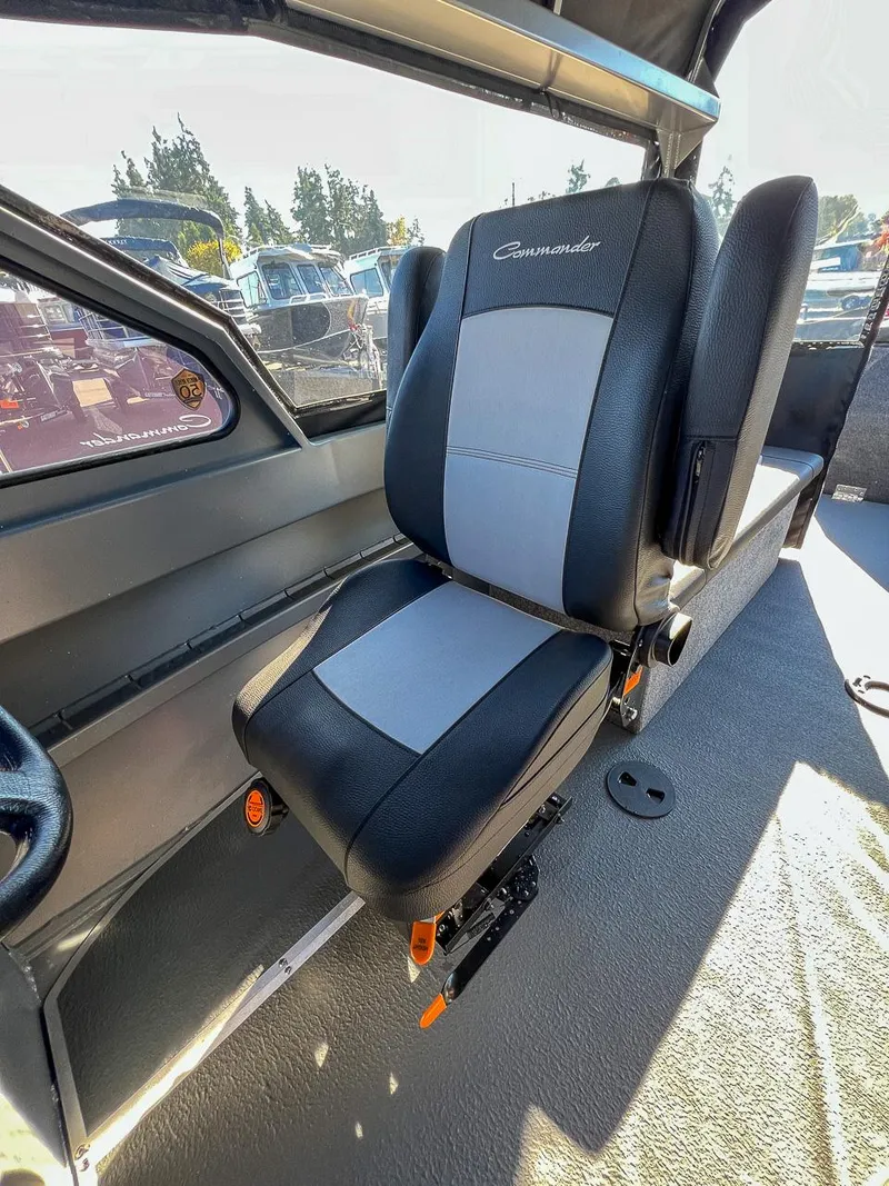 Slide: The Image of North River 24 Commander 2024 - 13