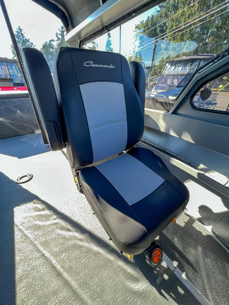 Slide: The Image of North River 24 Commander 2024 - 14