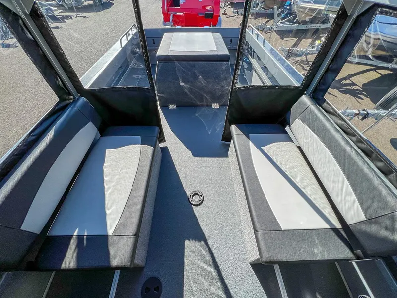 Slide: The Image of North River 24 Commander 2024 - 15