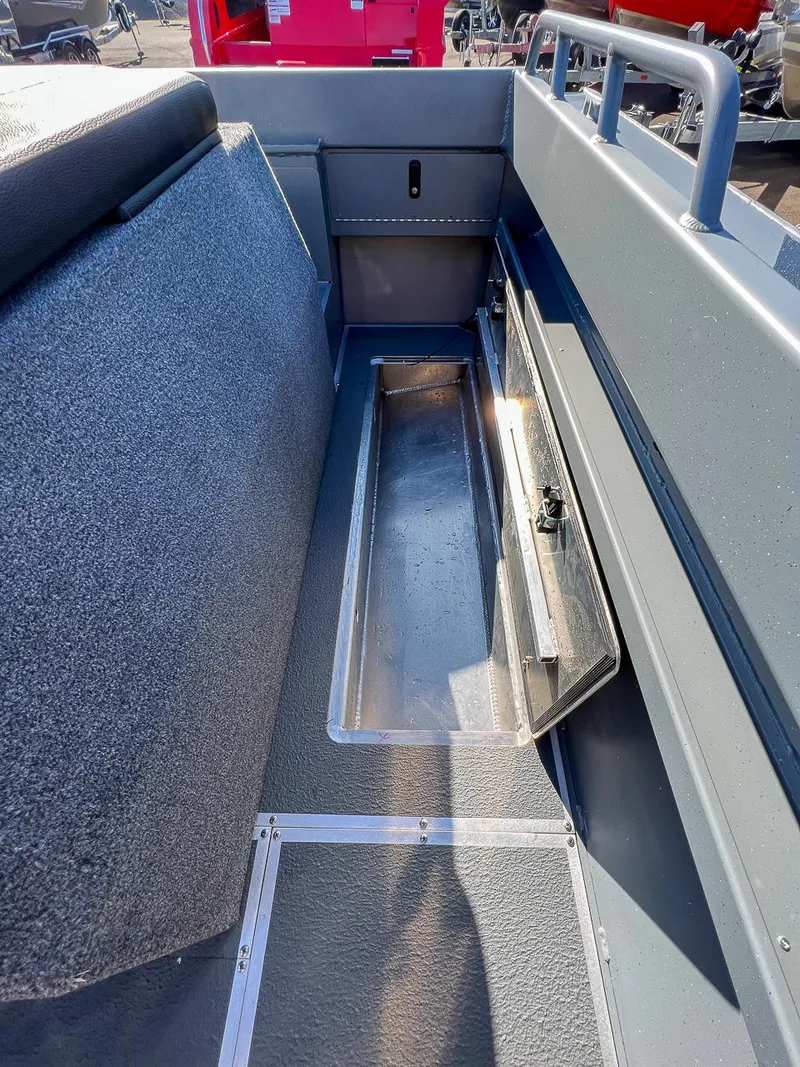 Slide: The Image of North River 24 Commander 2024 - 17