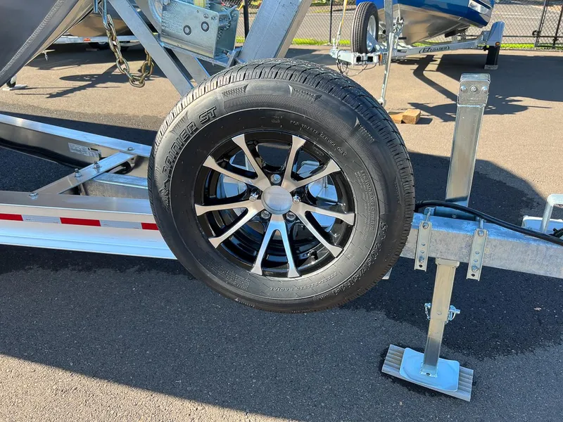 Slide: The Image of North River 24 Commander 2024 - 21