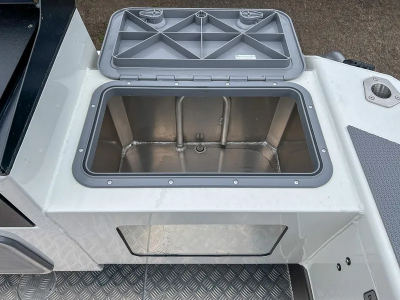 Slide: The Image of Stabi-Craft 2750 Ultra Centercab 2026 - 18