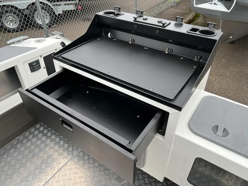 Slide: The Image of Stabi-Craft 2750 Ultra Centercab 2026 - 19