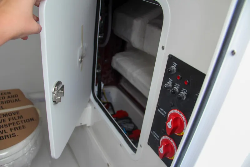 Slide: The Image of Sea Hunt Ultra 255 SE 2024 - 50