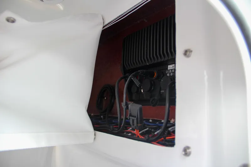 Slide: The Image of Sea Hunt Ultra 255 SE 2024 - 51