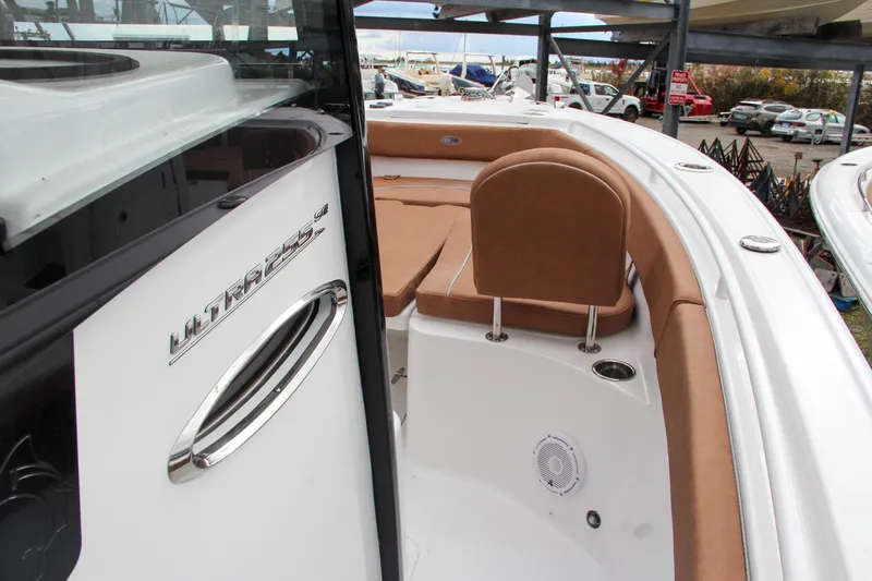 Slide: The Image of Sea Hunt Ultra 255 SE 2024 - 53