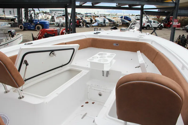 Slide: The Image of Sea Hunt Ultra 255 SE 2024 - 57