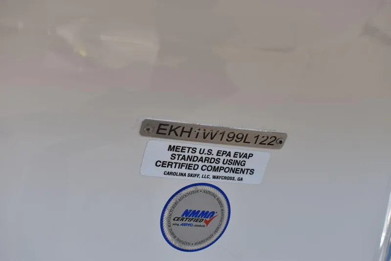 Slide: The Image of 2022 Carolina Skiff 17 LS boat certification and compliance labels. - 32