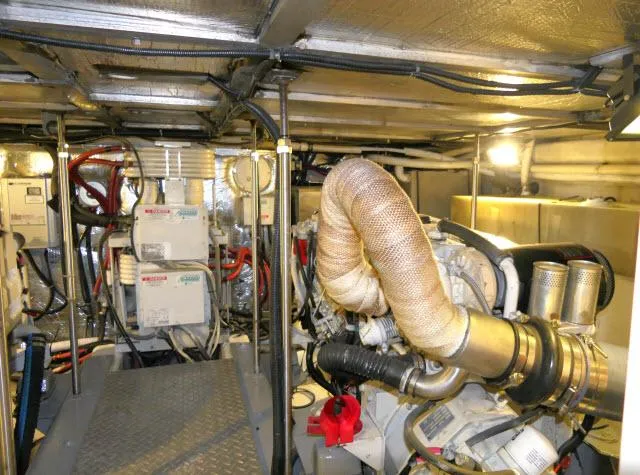 Slide: The Image of Carver 530 Voyager Pilothouse 2001 - 51