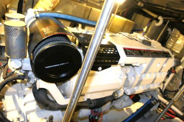 Slide: The Image of Carver 530 Voyager Pilothouse 2001 - 53