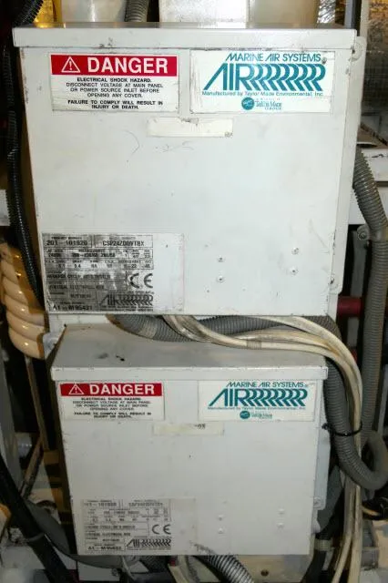 Slide: The Image of Carver 530 Voyager Pilothouse 2001 - 58
