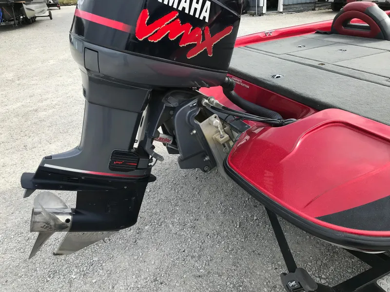 Slide: The Image of 2007 Stratos 285 XL boat with Yamaha VMAX outboard motor. - 16