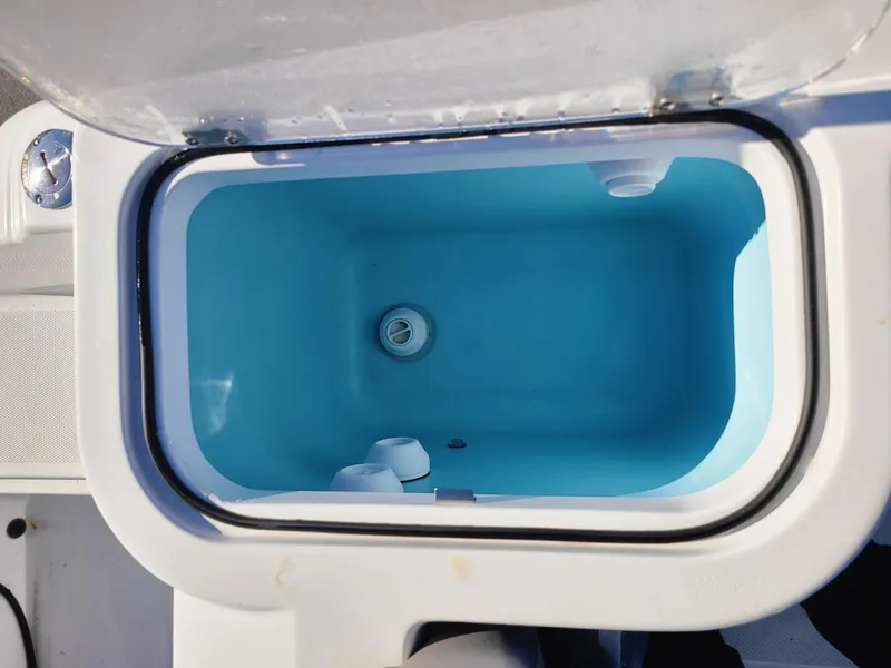 Slide: The Image of Livewell compartment of 2023 Wellcraft 242 Fisherman boat. - 16