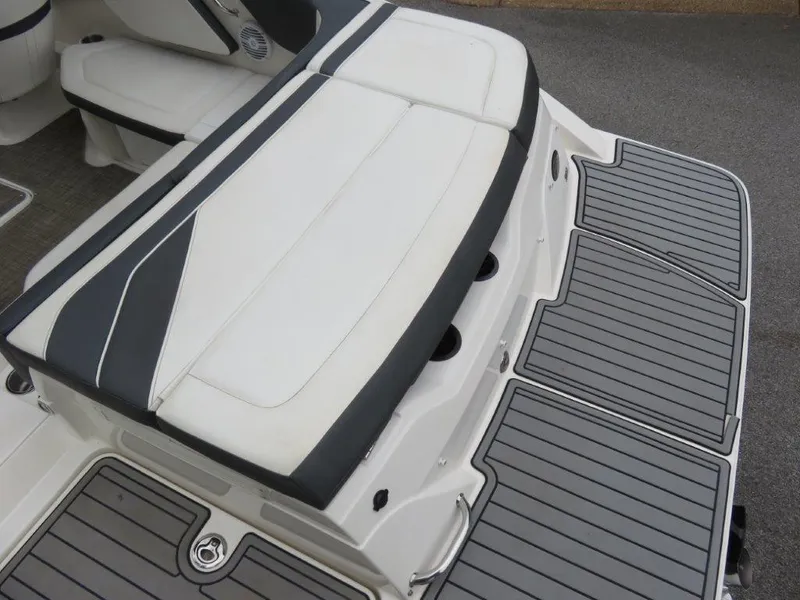 Slide: The Image of Sea Ray 210 SPX 2018 - 1