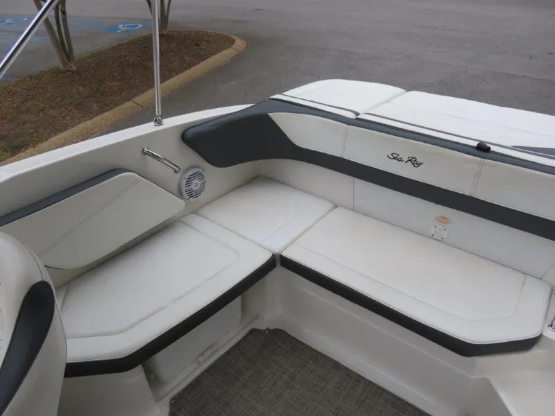 Slide: The Image of Sea Ray 210 SPX 2018 - 3