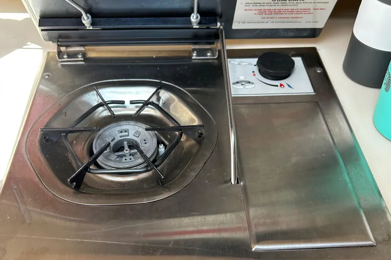 Slide: The Image of Stainless steel stove on a 2004 Sea Ray 260 DA boat. - 11