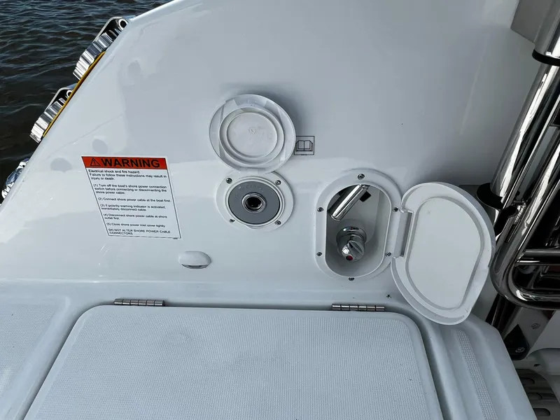 Slide: The Image of 2025 Jeanneau Leader 9.0 WA boat fuel and water access panel. - 32