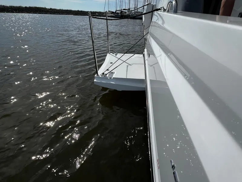 Slide: The Image of 2025 Jeanneau Leader 9.0 WA boat on calm water, side view. - 35