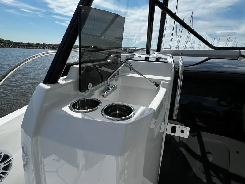 Slide: The Image of 2025 Jeanneau Leader 9.0 WA boat cockpit with sink and cup holders. - 39