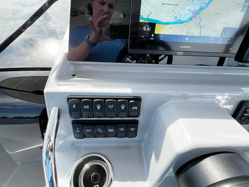 Slide: The Image of Jeanneau Leader 9.0 WA 2025 dashboard with navigation screen and control panel. - 46