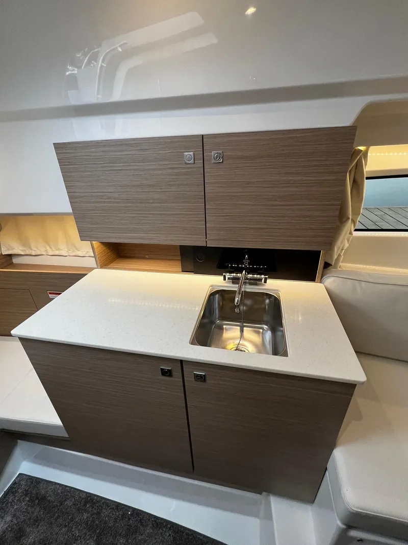 Slide: The Image of Jeanneau Leader 9.0 WA 2025 - 66