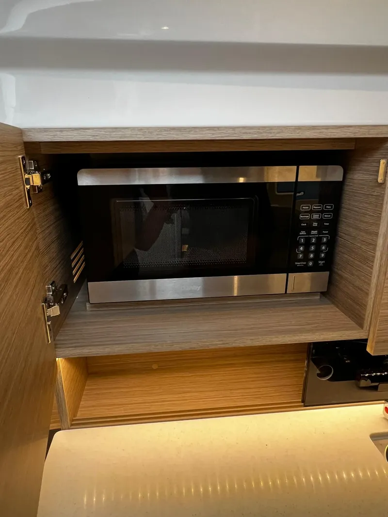 Slide: The Image of Jeanneau Leader 9.0 WA 2025 - 67