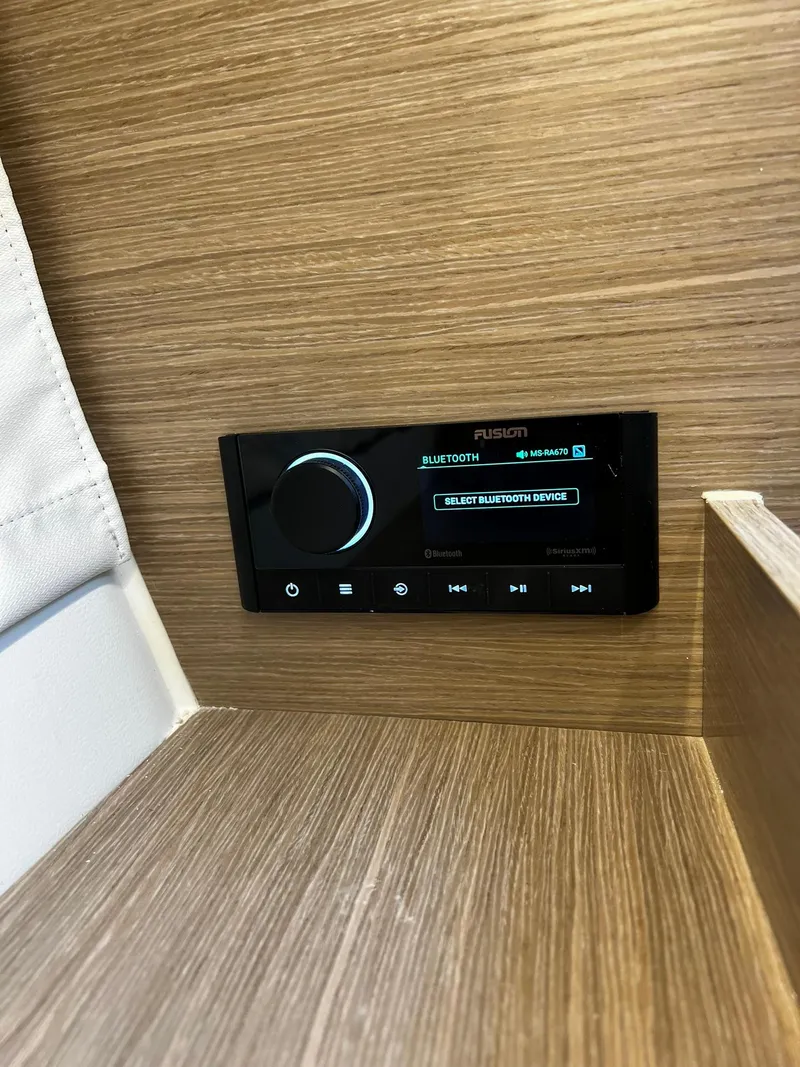 Slide: The Image of Jeanneau Leader 9.0 WA 2025 - 69