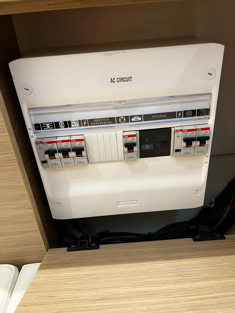 Slide: The Image of Jeanneau Leader 9.0 WA 2025 - 76