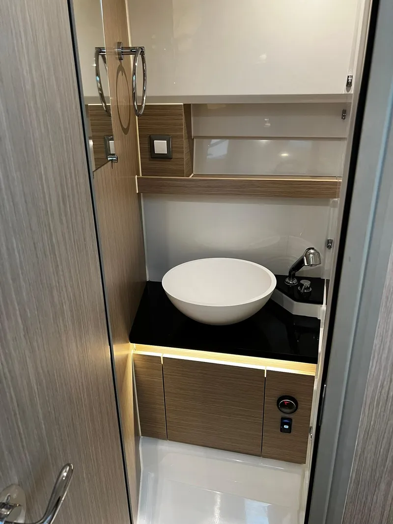 Slide: The Image of Jeanneau Leader 9.0 WA 2025 - 77