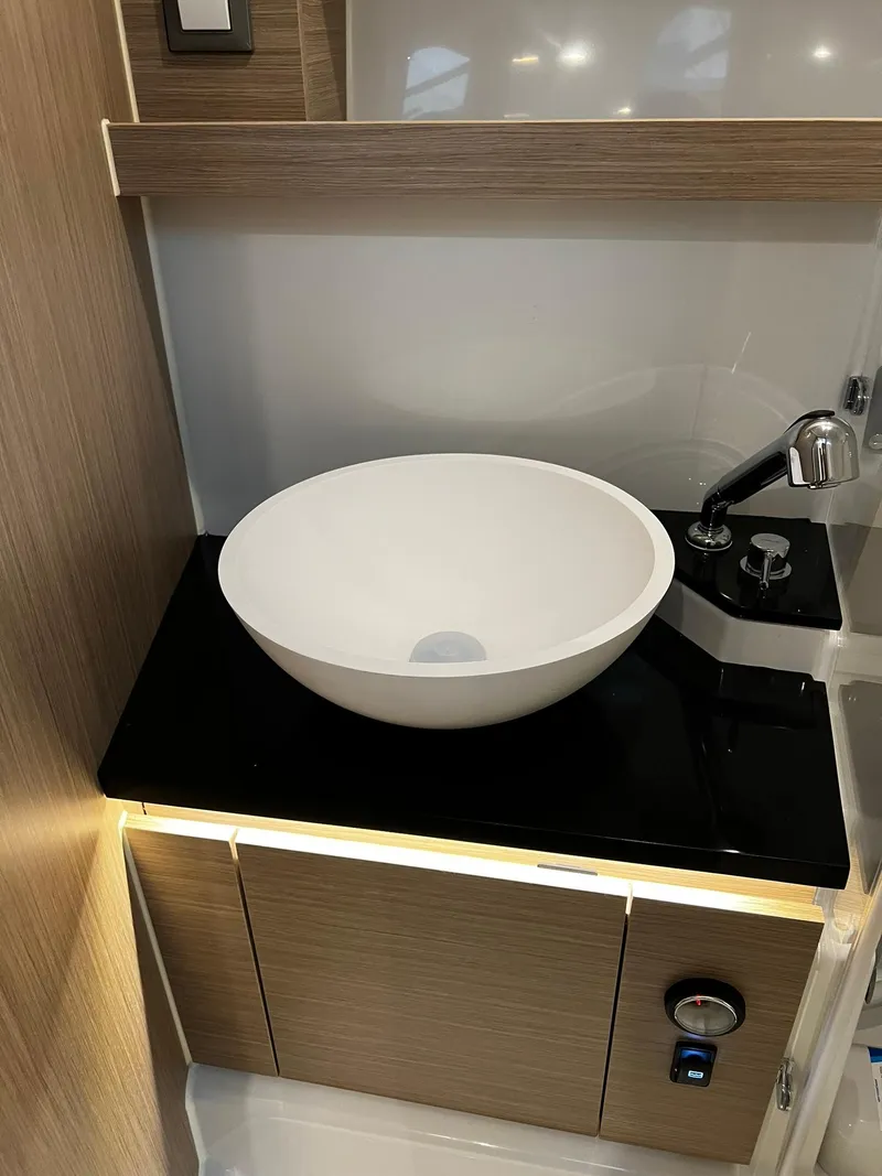 Slide: The Image of Jeanneau Leader 9.0 WA 2025 - 78