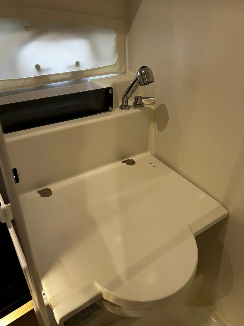 Slide: The Image of Jeanneau Leader 9.0 WA 2025 - 80