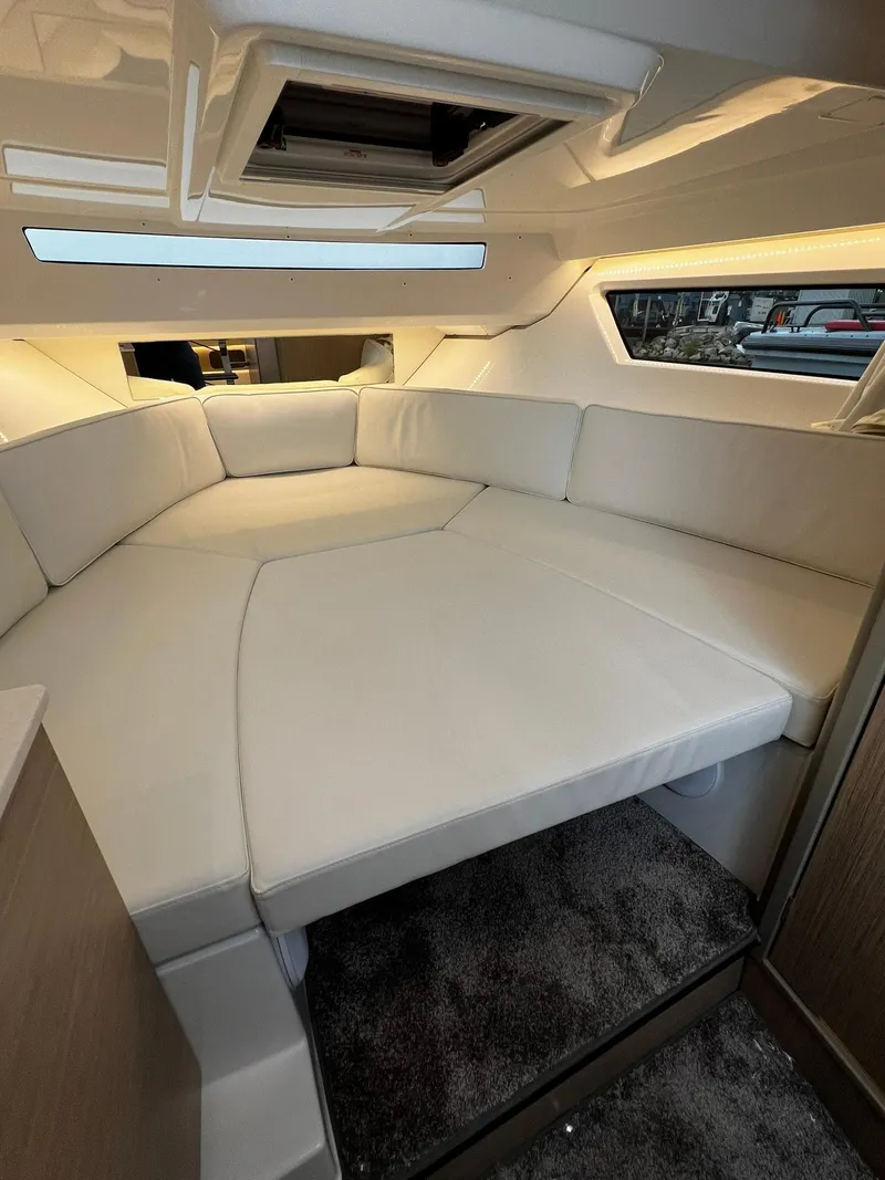 Slide: The Image of Jeanneau Leader 9.0 WA 2025 - 81