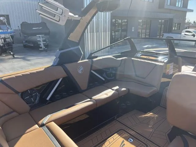 Slide: The Image of Tigé 23RZX 2021 - 13