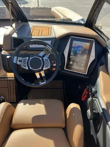 Slide: The Image of Tigé 23RZX 2021 - 17