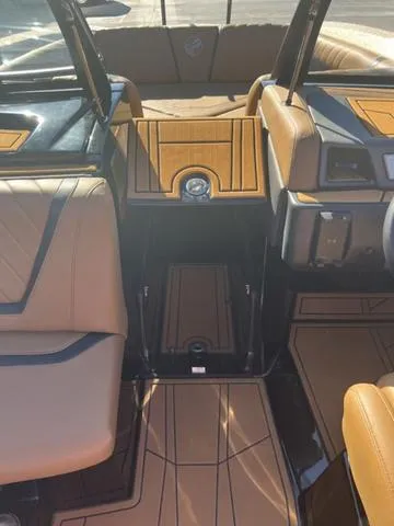 Slide: The Image of Tigé 23RZX 2021 - 19