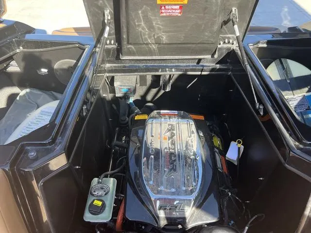 Slide: The Image of Tigé 23RZX 2021 - 21