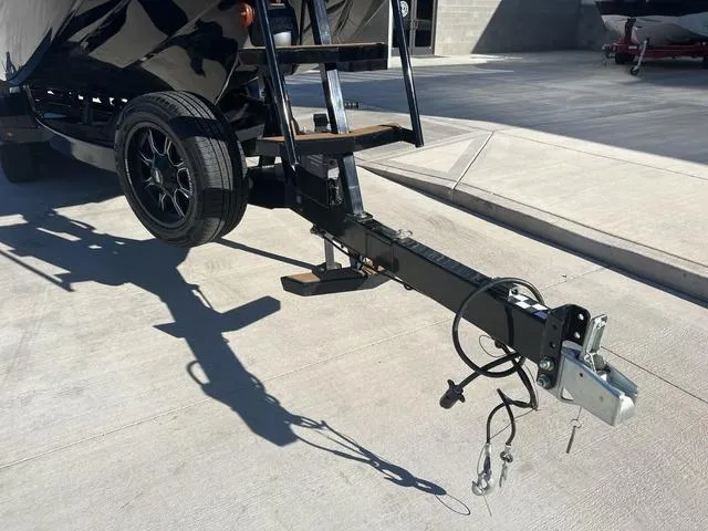 Slide: The Image of Tigé 23RZX 2021 - 23