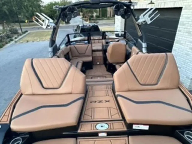 Slide: The Image of Tigé 23RZX 2021 - 38