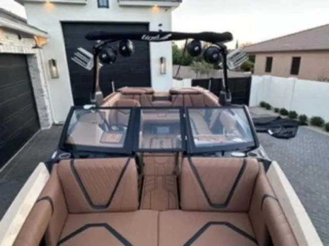 Slide: The Image of Tigé 23RZX 2021 - 88