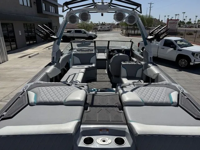 Slide: The Image of Tigé 24RZX 2023 - 10