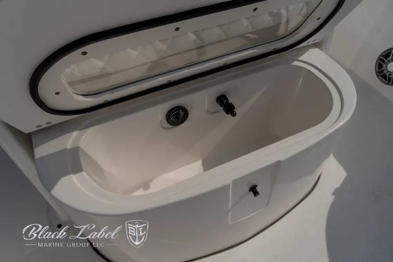 Slide: The Image of Sea Fox 251 BayFox Center Console 2024 - 15
