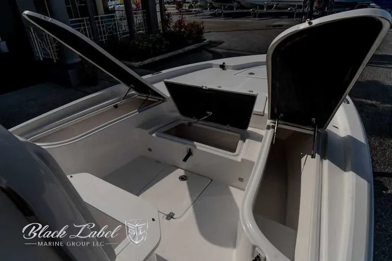 Slide: The Image of Sea Fox 251 BayFox Center Console 2024 - 7