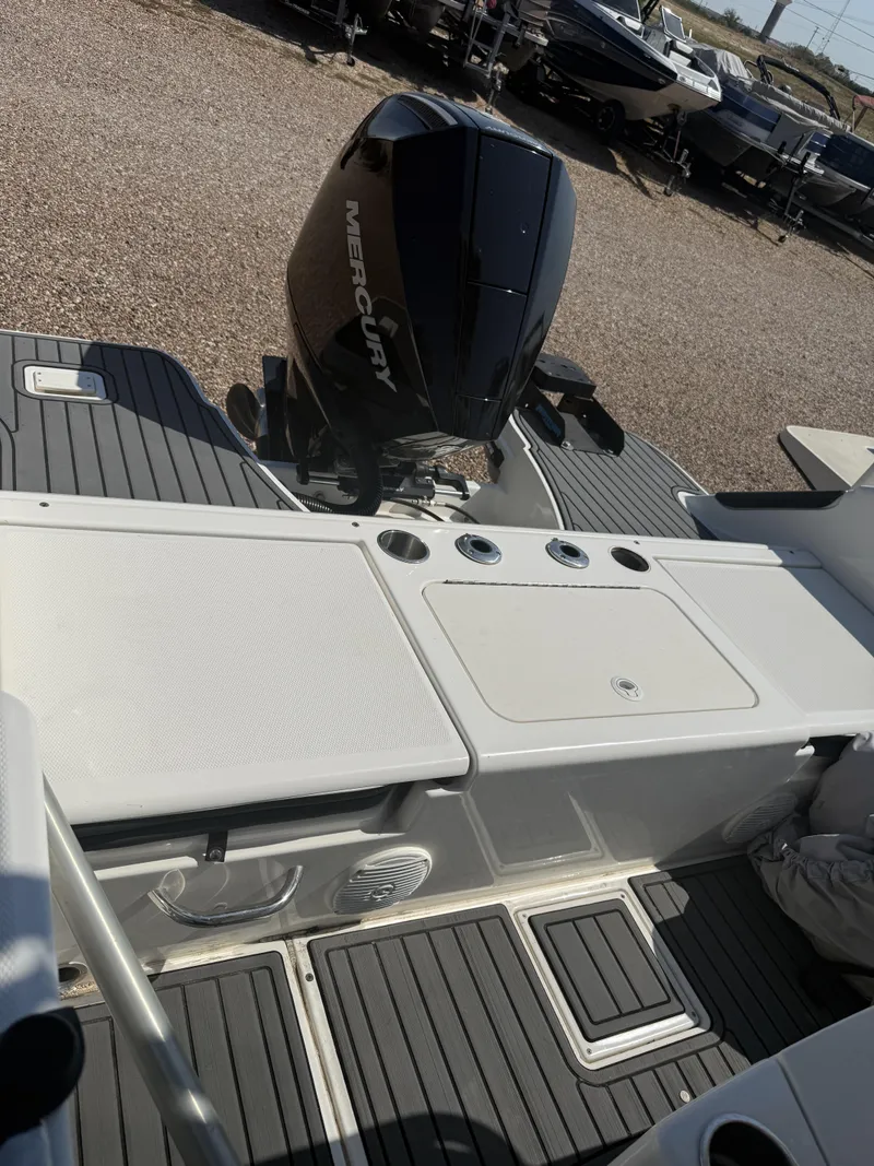 Slide: The Image of Bayliner T 22 C/C 2021 - 12