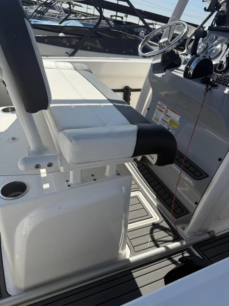 Slide: The Image of Bayliner T 22 C/C 2021 - 16