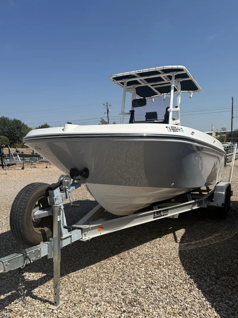 Slide: The Image of Bayliner T 22 C/C 2021 - 28